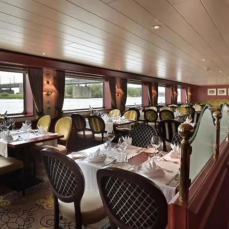 Fairtours Hotelschiff Rembrandt Van Rijn Botel