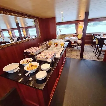 Fairtours Hotelschiff Rembrandt Van Rijn * Dusseldorf