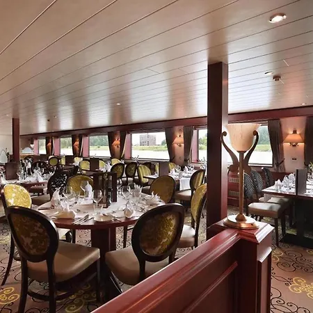 Fairtours Hotelschiff Rembrandt Van Rijn Hotel na wodzie