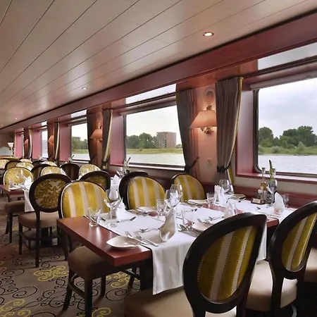 Hotel na wodzie Fairtours Hotelschiff Rembrandt Van Rijn Düsseldorf
