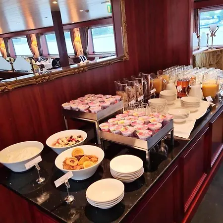 Hotel na wodzie Fairtours Hotelschiff Rembrandt Van Rijn Düsseldorf
