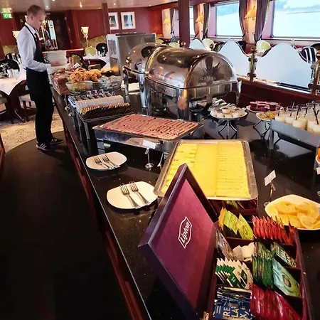 Hotel na wodzie Fairtours Hotelschiff Rembrandt Van Rijn *
