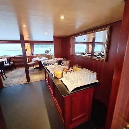 Fairtours Hotelschiff Rembrandt Van Rijn Hotel na wodzie