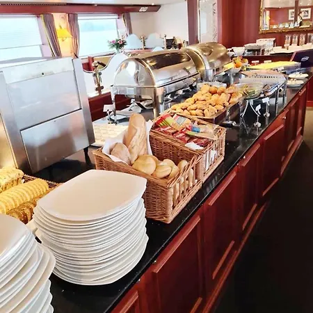 Fairtours Hotelschiff Rembrandt Van Rijn Hotel na wodzie