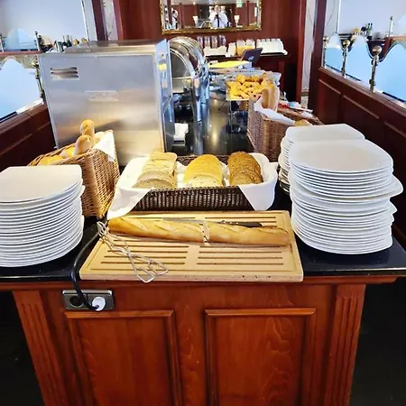 Hotel na wodzie Fairtours Hotelschiff Rembrandt Van Rijn Düsseldorf