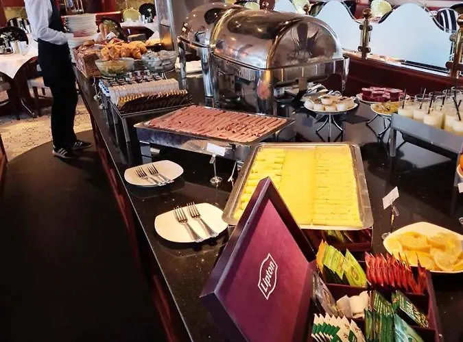 Hotel na wodzie Fairtours Hotelschiff Rembrandt Van Rijn *