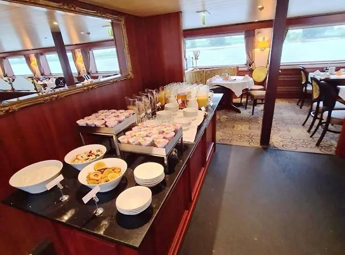 Fairtours Hotelschiff Rembrandt Van Rijn * Düsseldorf