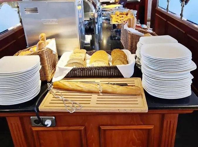 Hotel na wodzie Fairtours Hotelschiff Rembrandt Van Rijn Düsseldorf