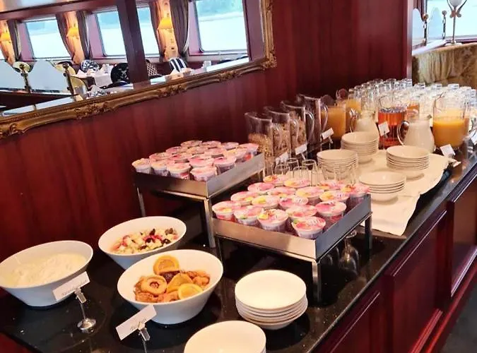 Botel Fairtours Hotelschiff Rembrandt Van Rijn Düsseldorf