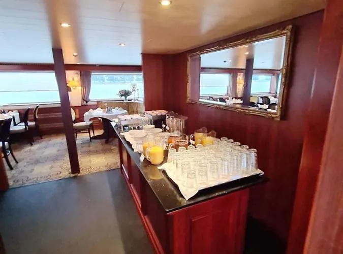 Fairtours Hotelschiff Rembrandt Van Rijn Botel