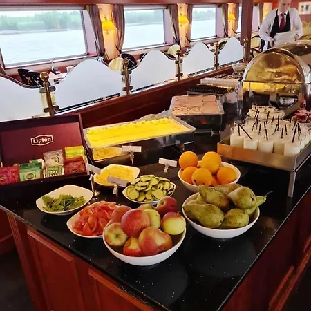 Fairtours Hotelschiff Rembrandt Van Rijn * デュッセルドルフ