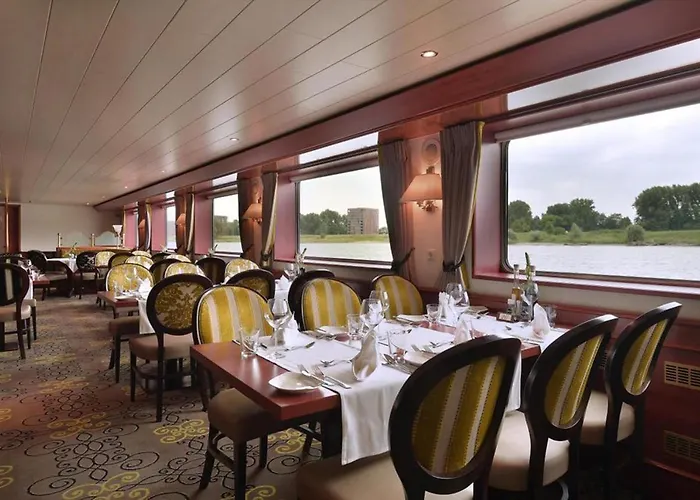 Botel Fairtours Hotelschiff Rembrandt Van Rijn Düsseldorf