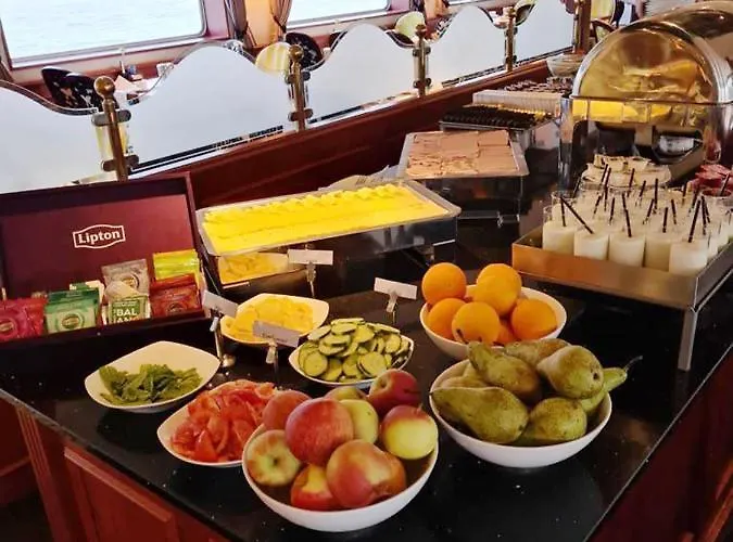 Fairtours Hotelschiff Rembrandt Van Rijn * Düsseldorf